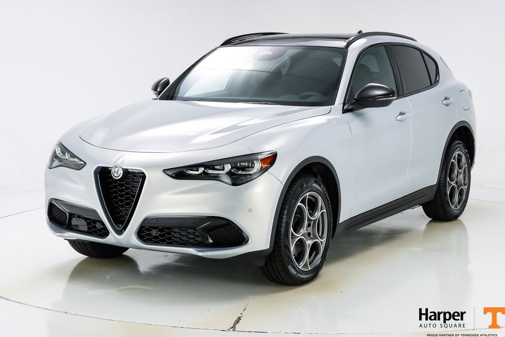 2025 Alfa Romeo Stelvio Base's photo