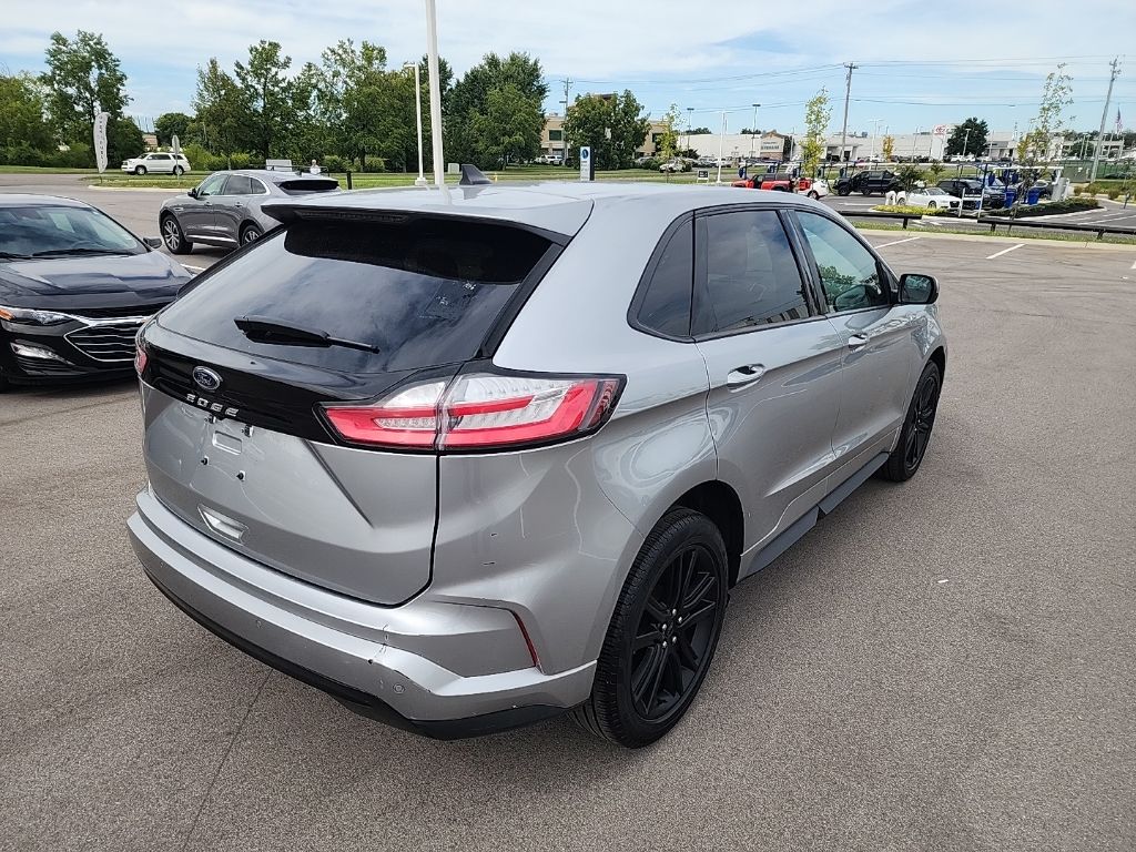 2022 Ford Edge ST photo 3