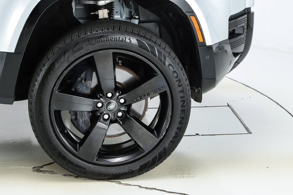 2023 Land Rover Defender X-Dynamic SE - Photo 17