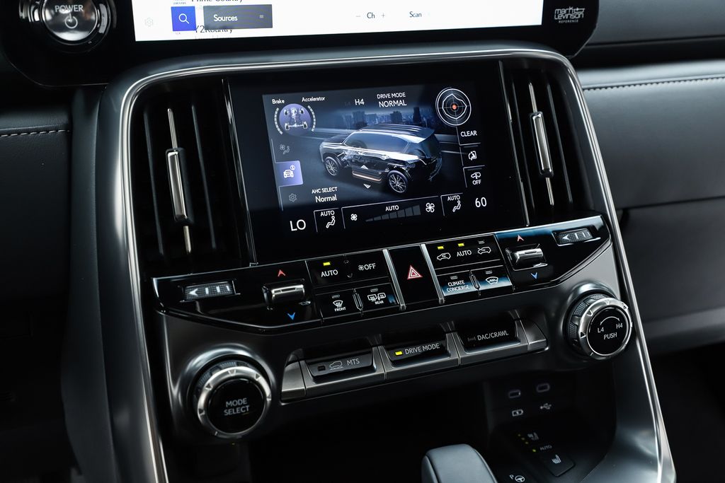 2025 Lexus LX Luxury - Photo 30