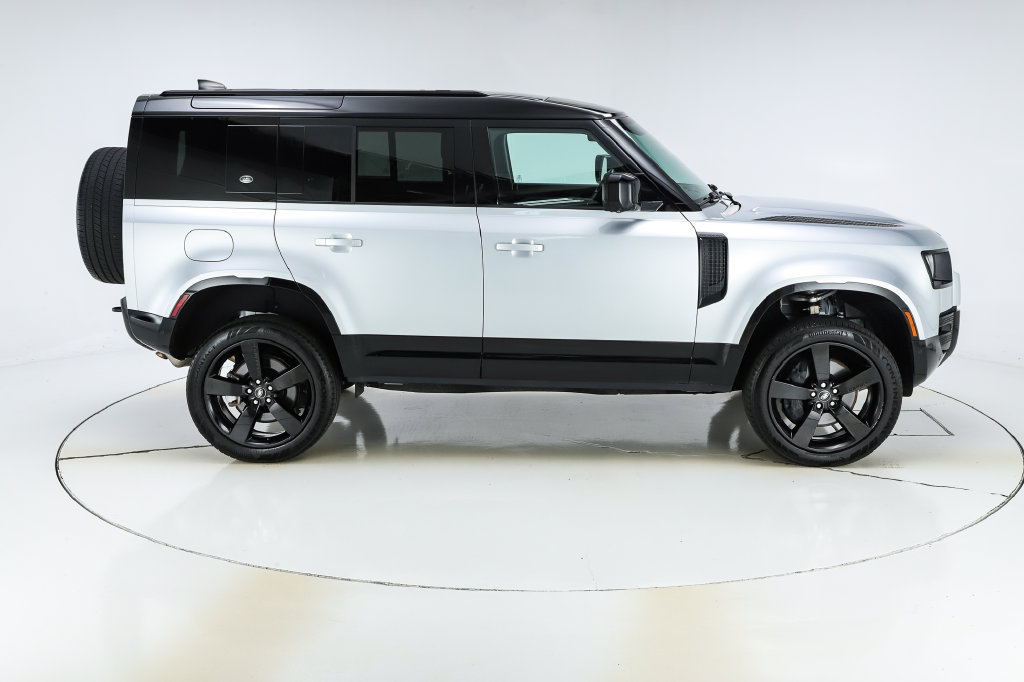 2023 Land Rover Defender X-Dynamic SE - Photo 13