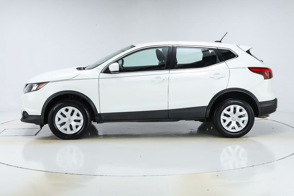 2019 Nissan Rogue Sport S photo 2