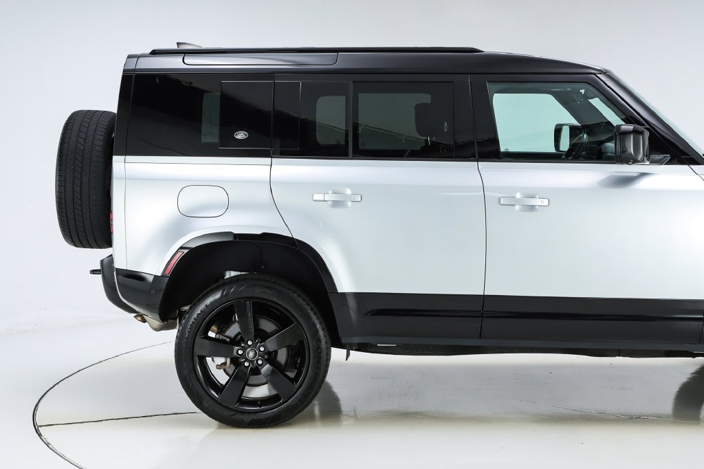 2023 Land Rover Defender X-Dynamic SE - Photo 14