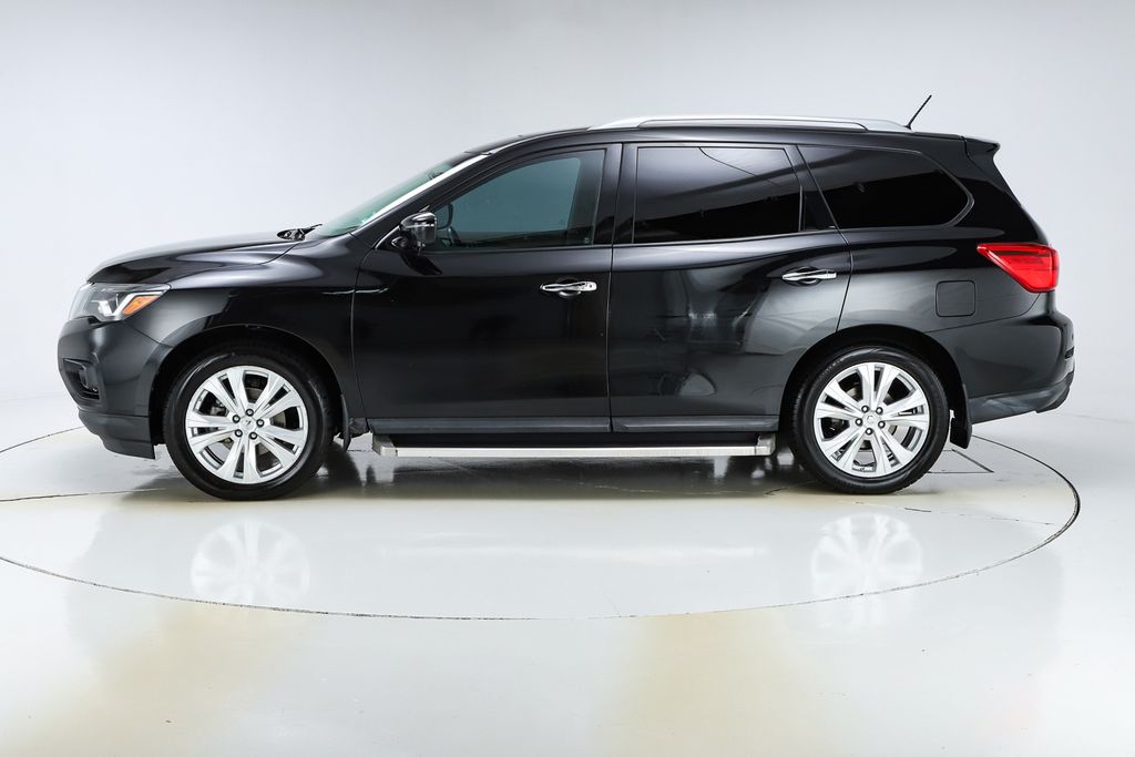 2018 Nissan Pathfinder SL photo 2