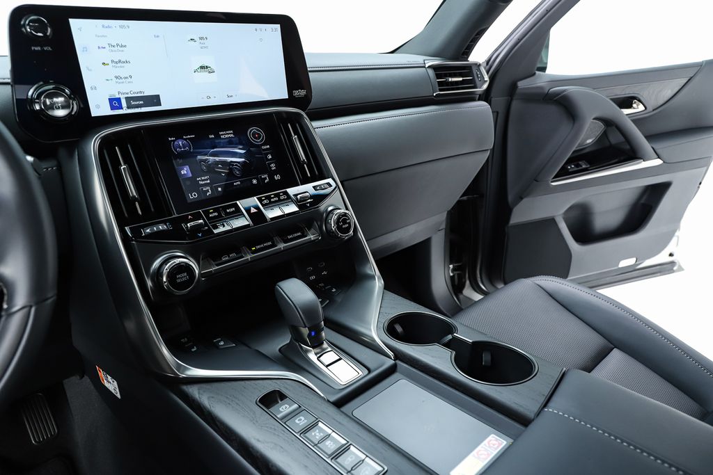 2025 Lexus LX Luxury - Photo 28