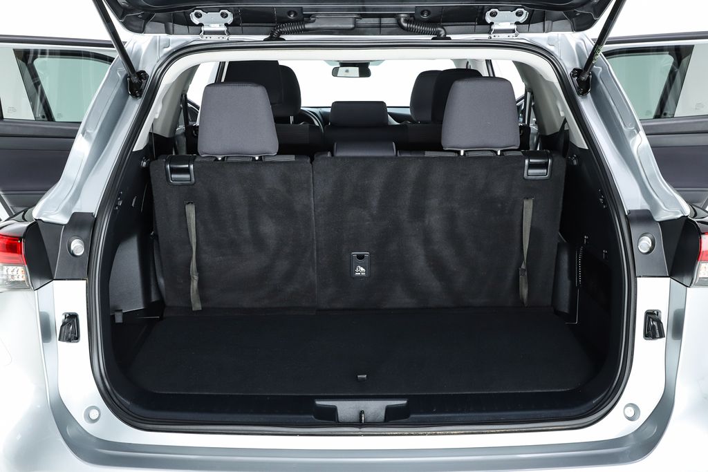 2023 Toyota Highlander L - Photo 34