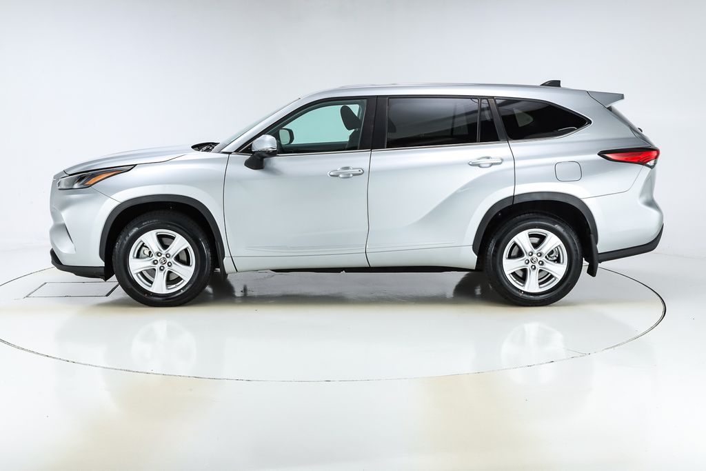 2023 Toyota Highlander L - Photo 4