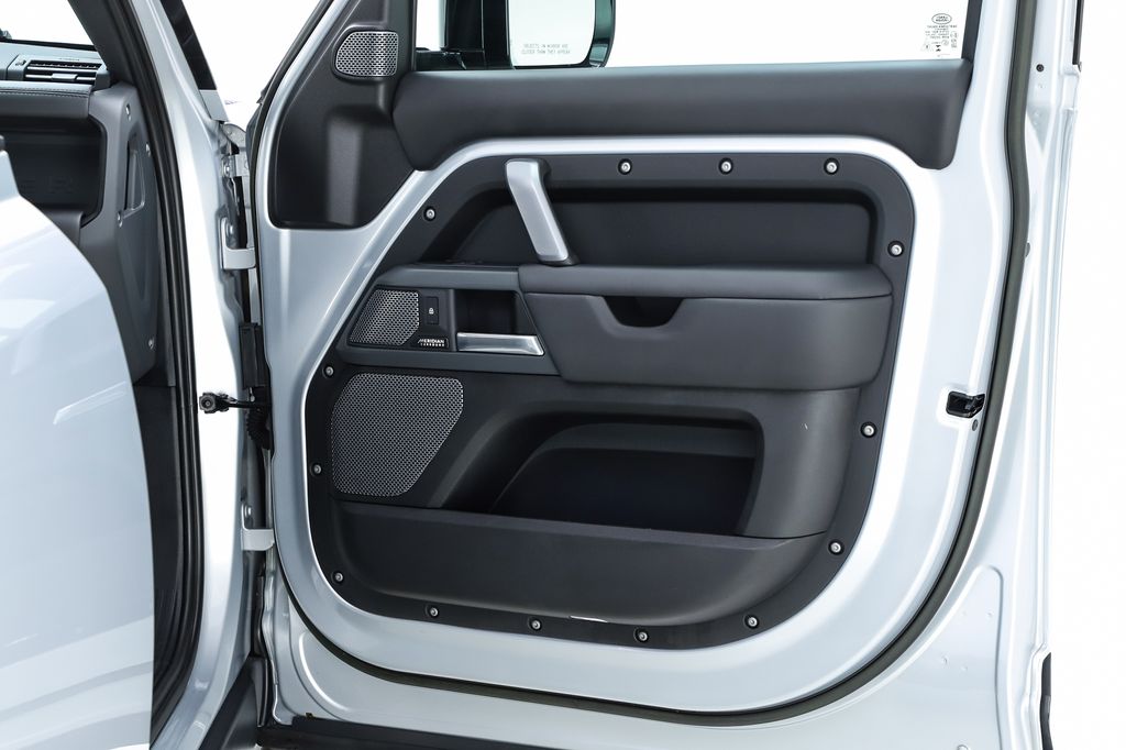 2023 Land Rover Defender X-Dynamic SE - Photo 36