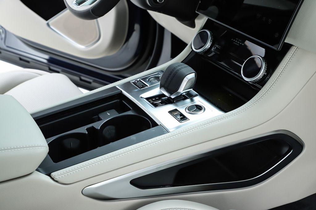 2026 Jaguar F-Pace R-Dynamic S - Photo 35