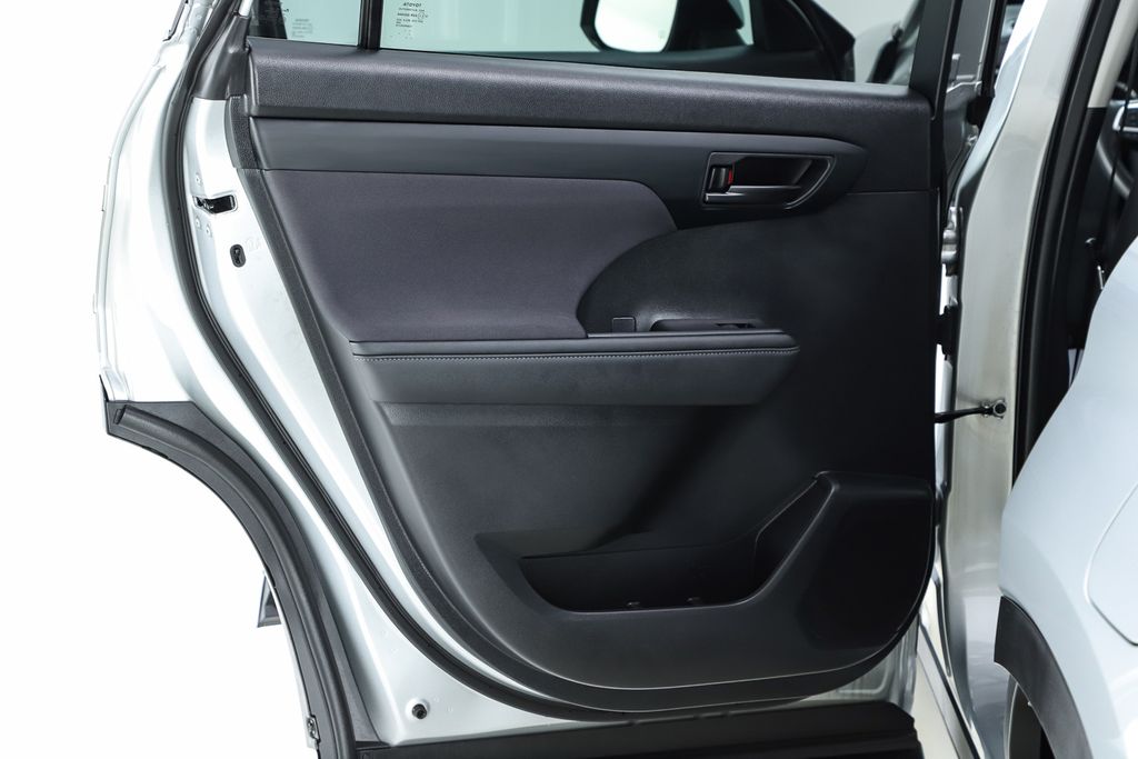 2023 Toyota Highlander L - Photo 22