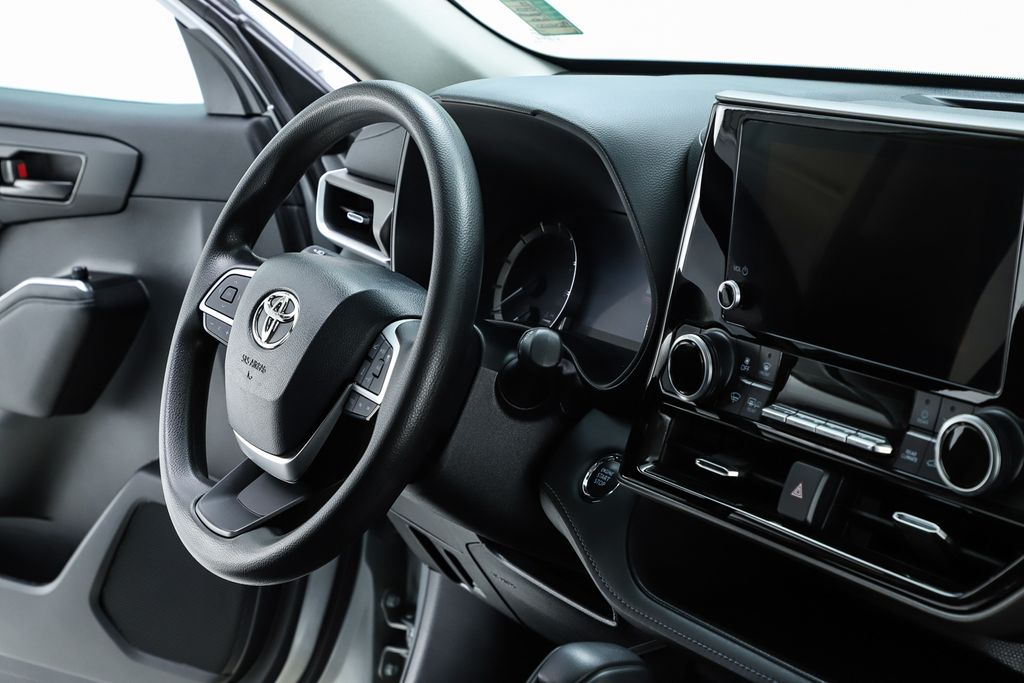 2023 Toyota Highlander L - Photo 39