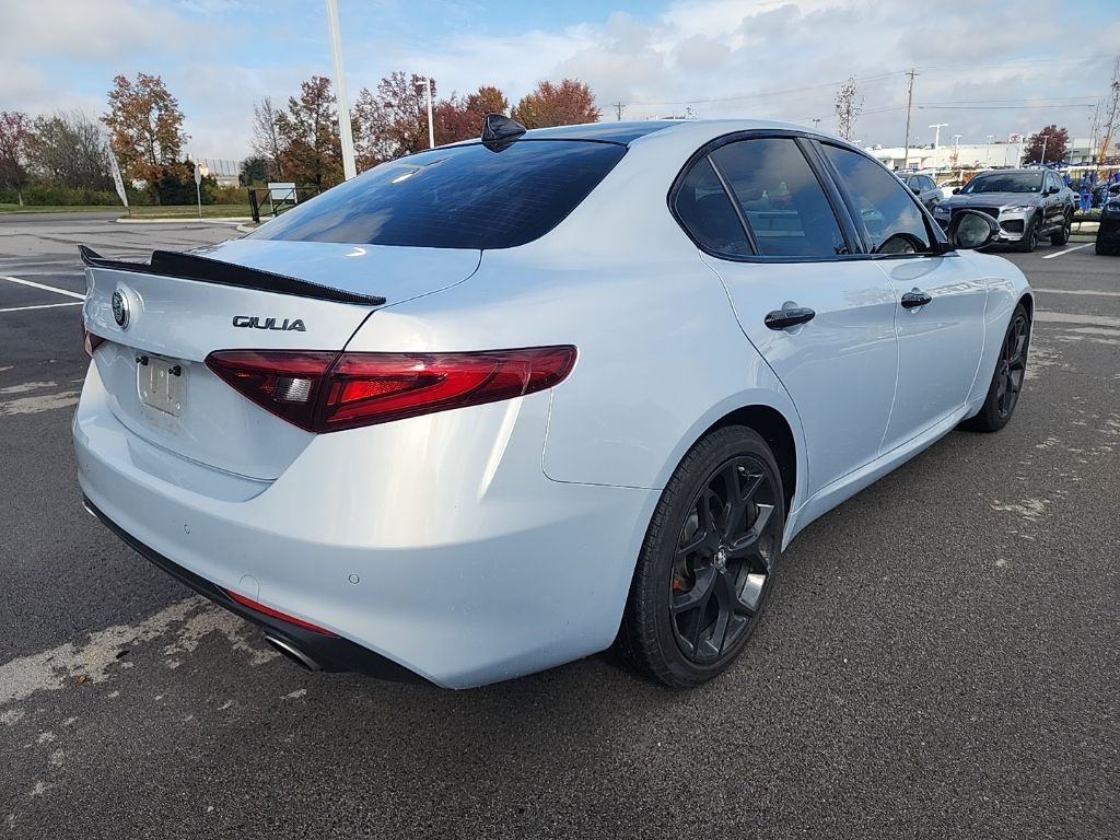 2021 Alfa Romeo Giulia Ti photo 3