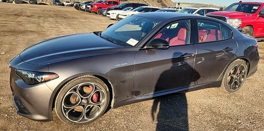 2024 Alfa Romeo Giulia Ti photo 2