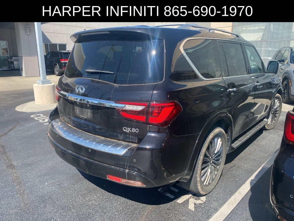 2019 Infiniti QX80 Luxe photo 3