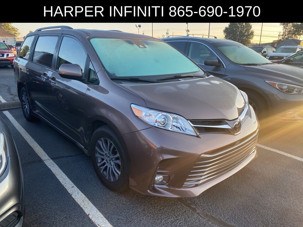 2018 Toyota Sienna L photo 3