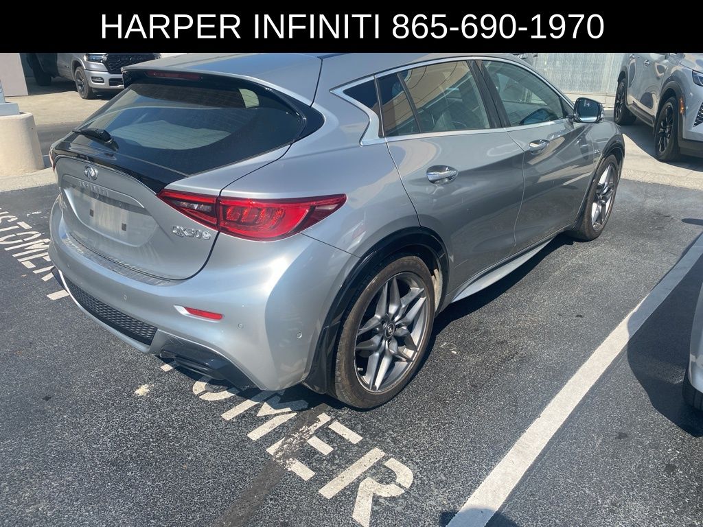 2017 Infiniti QX30 Sport photo 3
