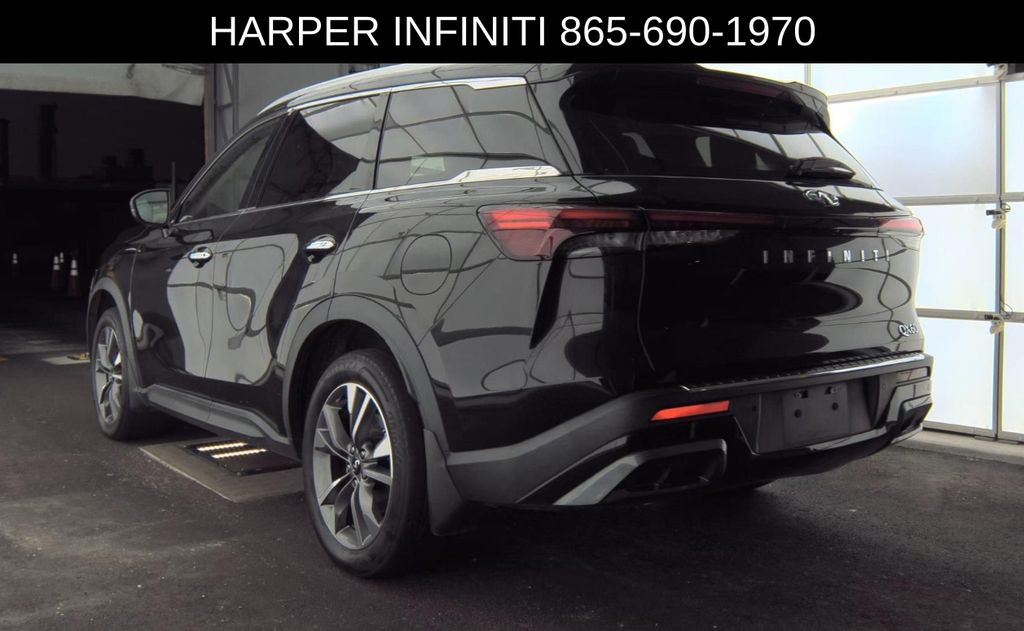 2022 Infiniti QX60 Luxe photo 2
