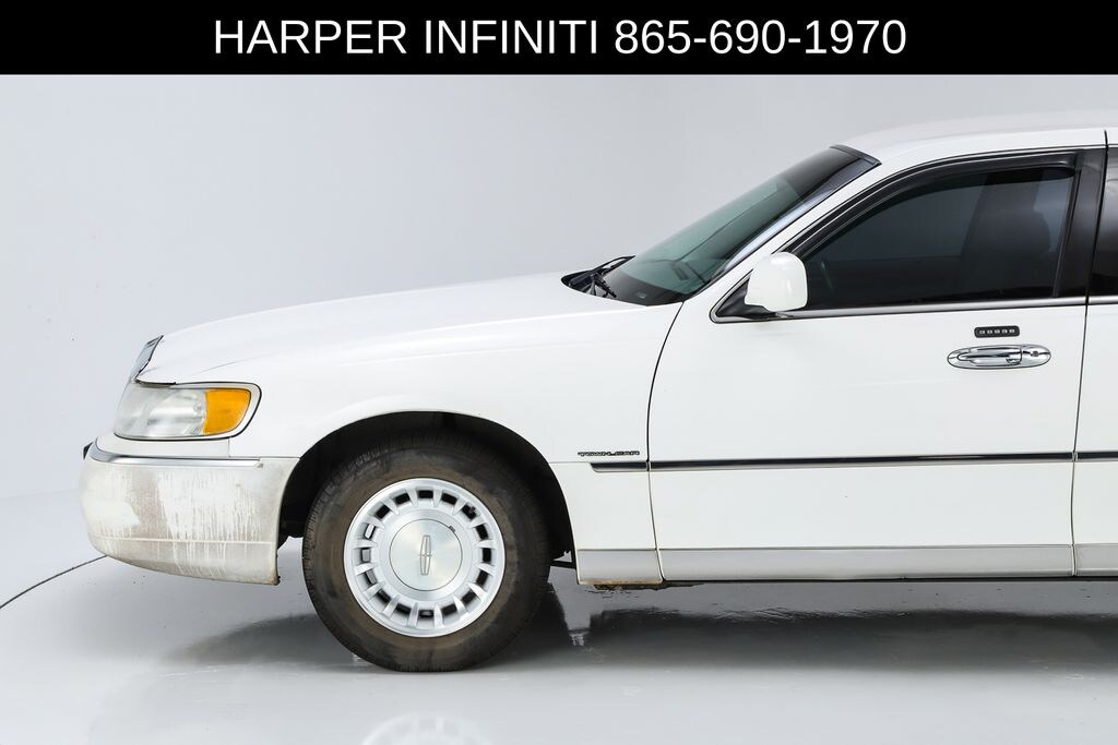 Used 2000 Lincoln Town Car Executive Sedan