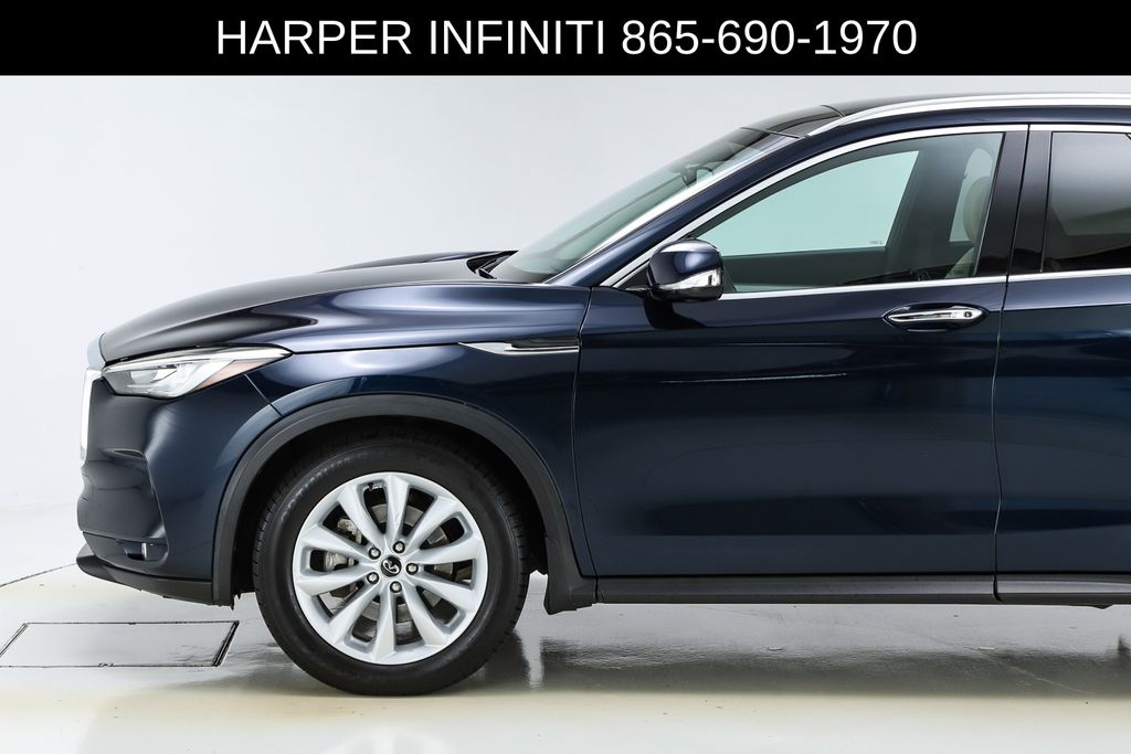 2019 Infiniti QX50 Essential photo 3