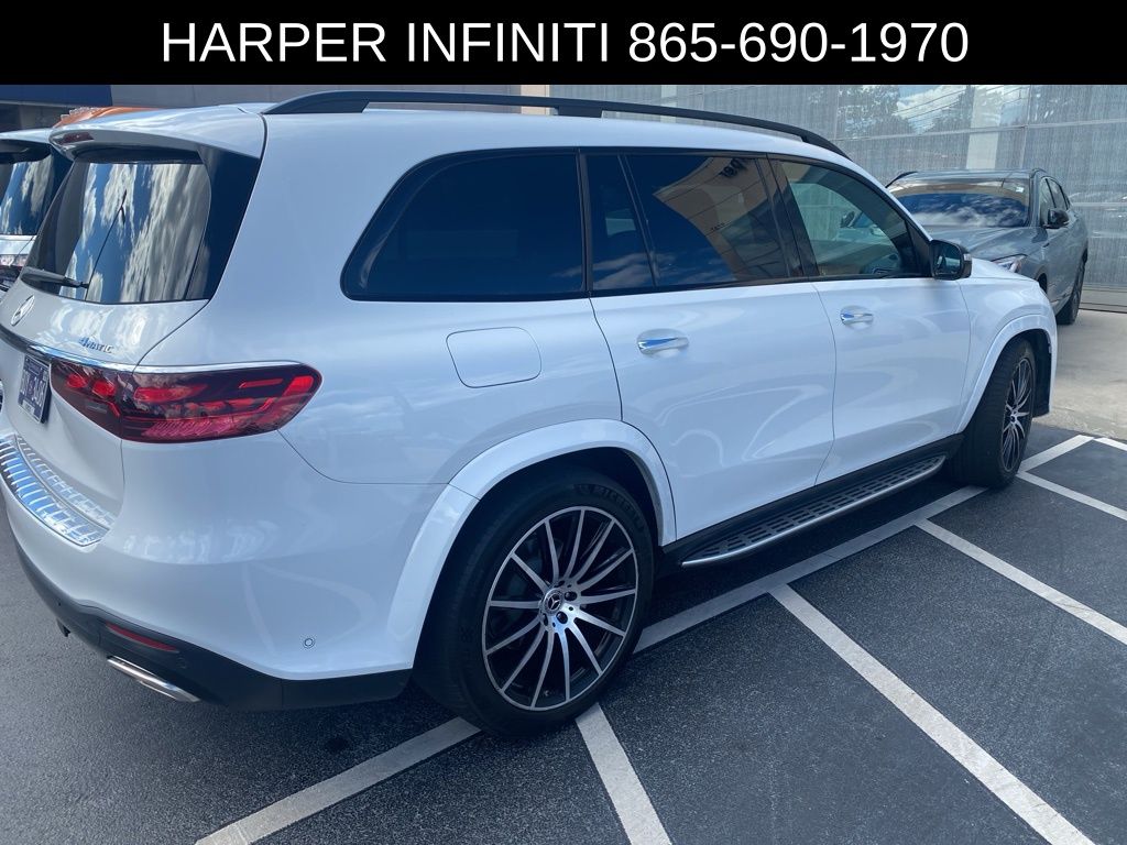 2025 Mercedes Benz GLS 580 4MATIC photo 3