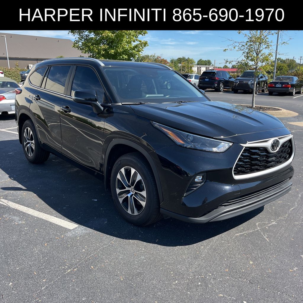 2023 Toyota Highlander L photo 3