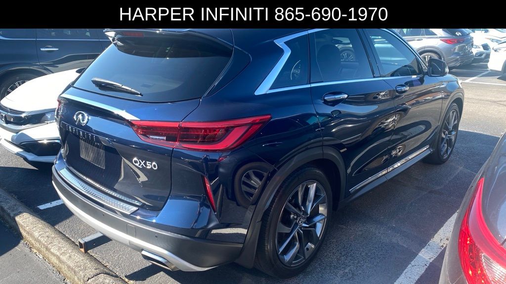2019 Infiniti QX50 Essential photo 3