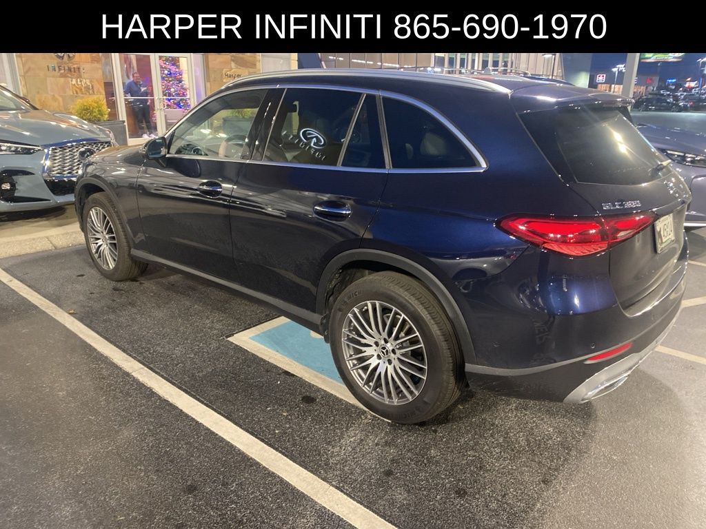 2024 Mercedes Benz GLC 300 photo 2