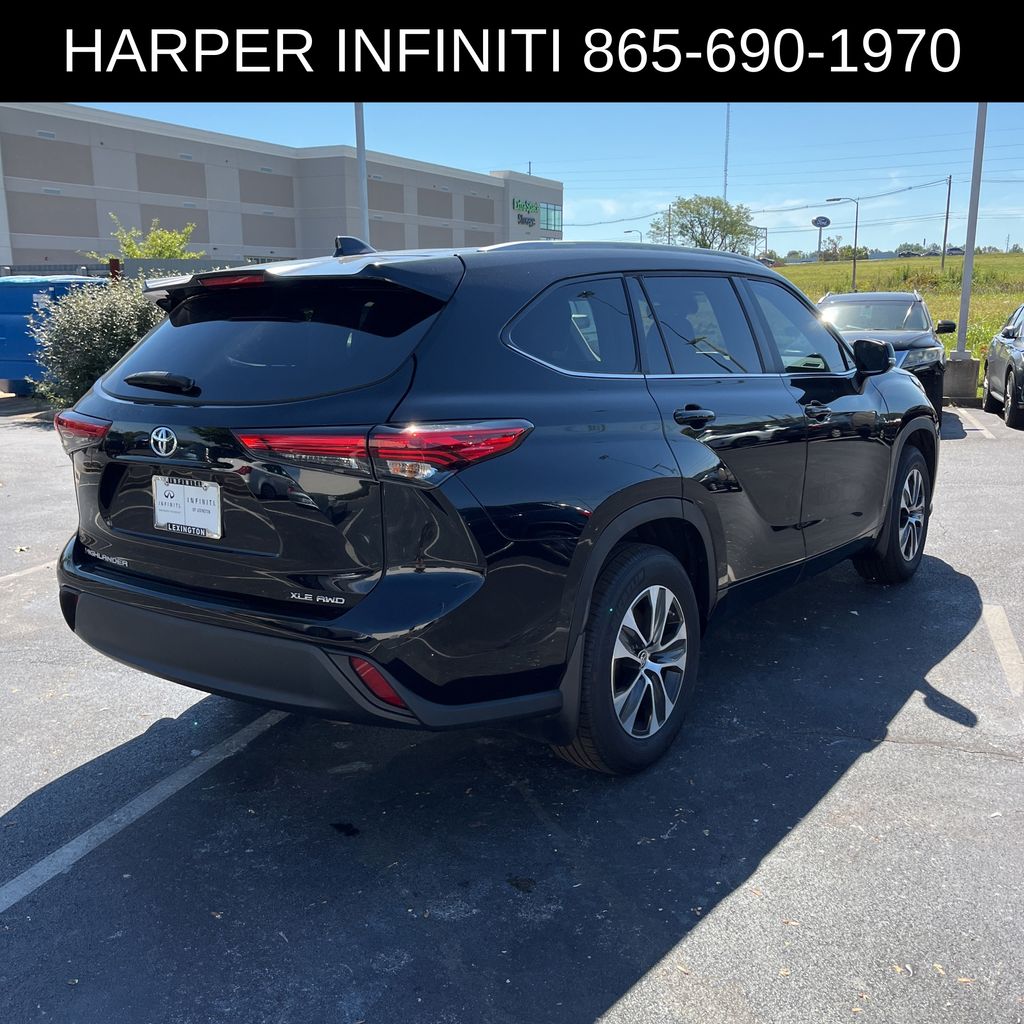 2023 Toyota Highlander L photo 2