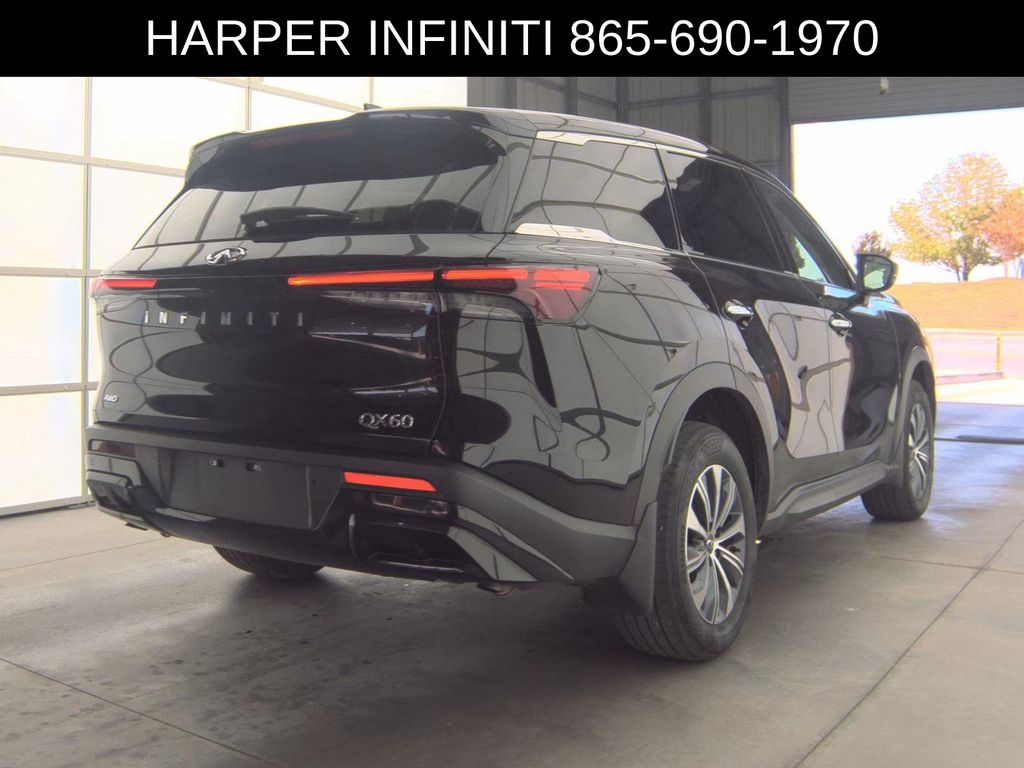 2025 Infiniti QX60 Pure photo 3