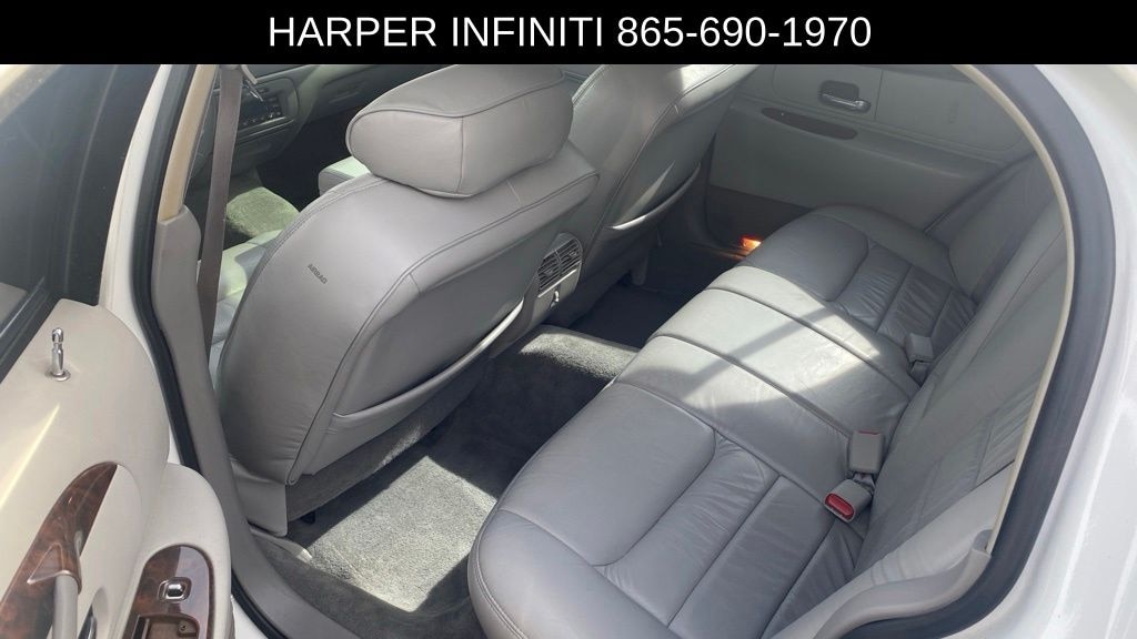 Used 2000 Lincoln Town Car Executive Sedan