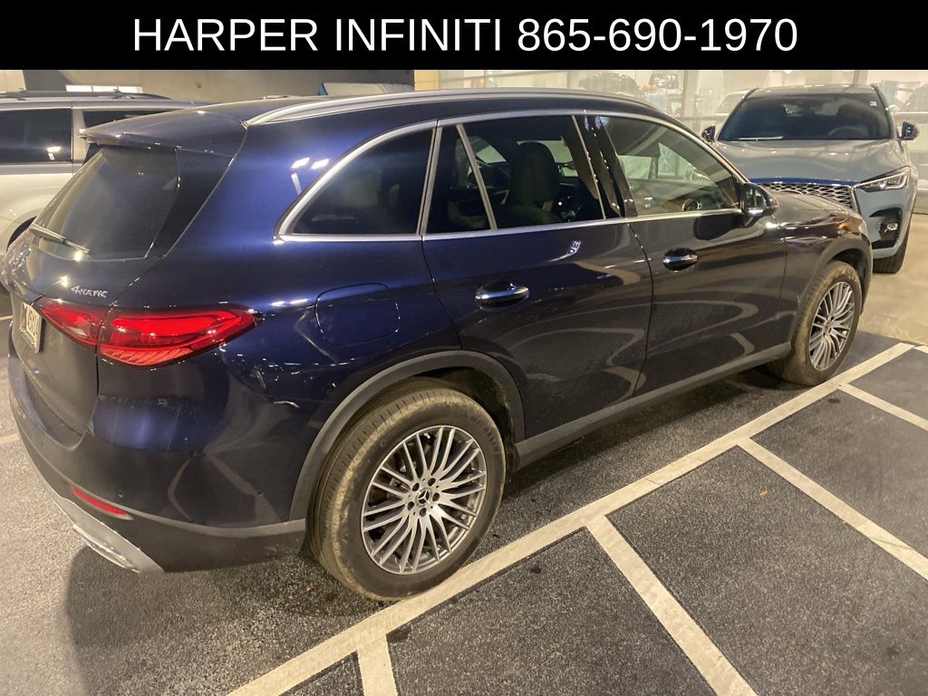 2024 Mercedes Benz GLC 300 photo 3