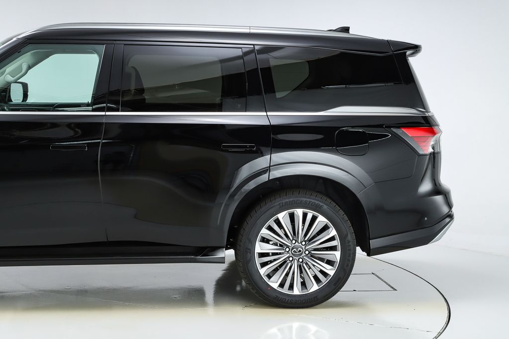 2025 Infiniti QX80 Luxe photo 4