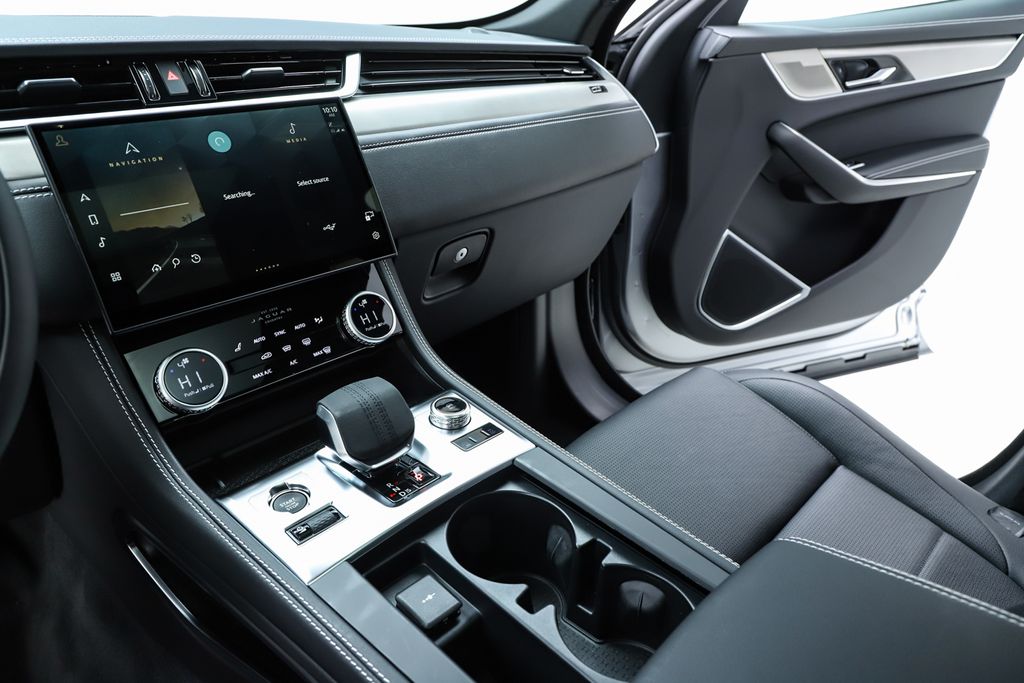 2026 Jaguar F-Pace R-Dynamic S - Photo 24