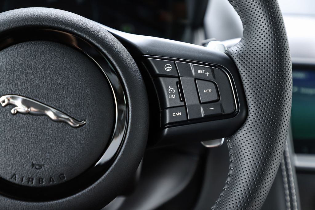 2024 Jaguar F-Type R75 - Photo 24