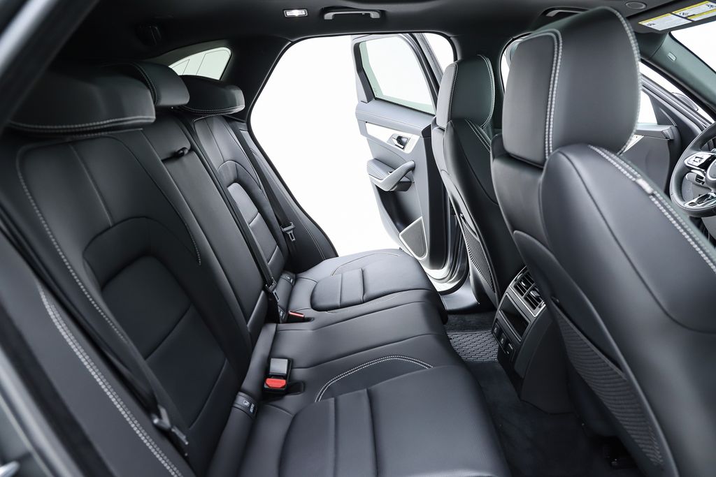 2026 Jaguar F-Pace R-Dynamic S - Photo 40