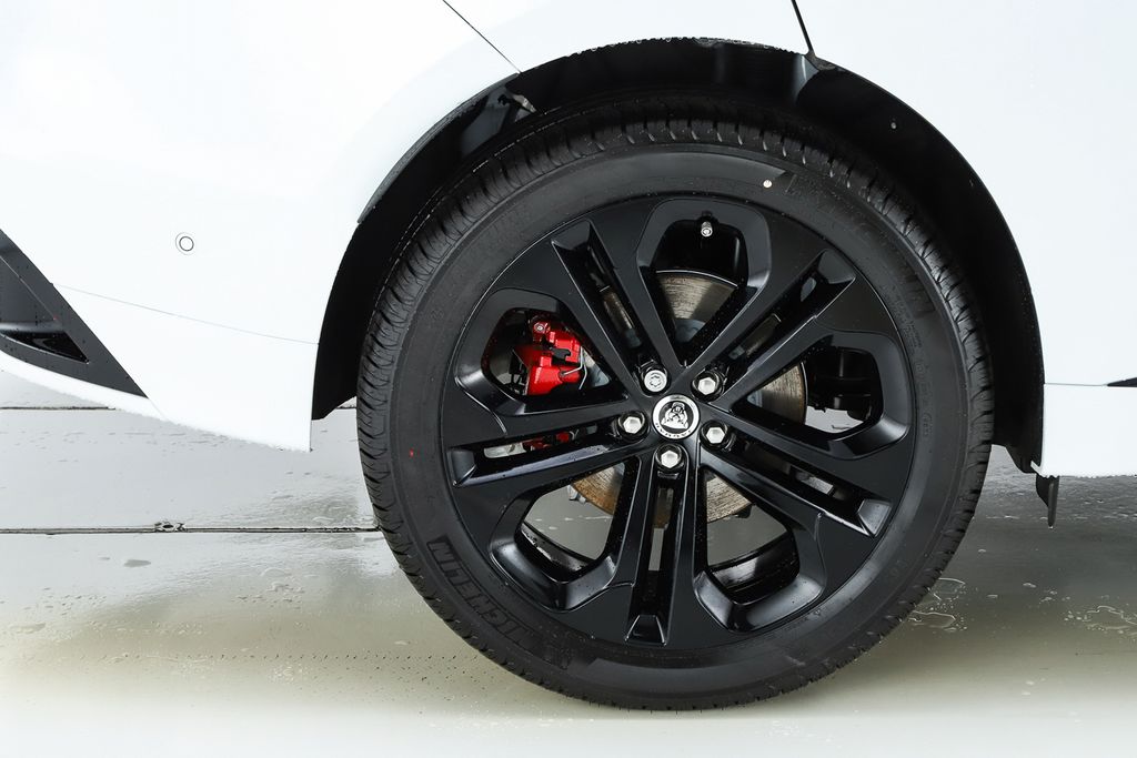2026 Jaguar F-Pace R-Dynamic S - Photo 14