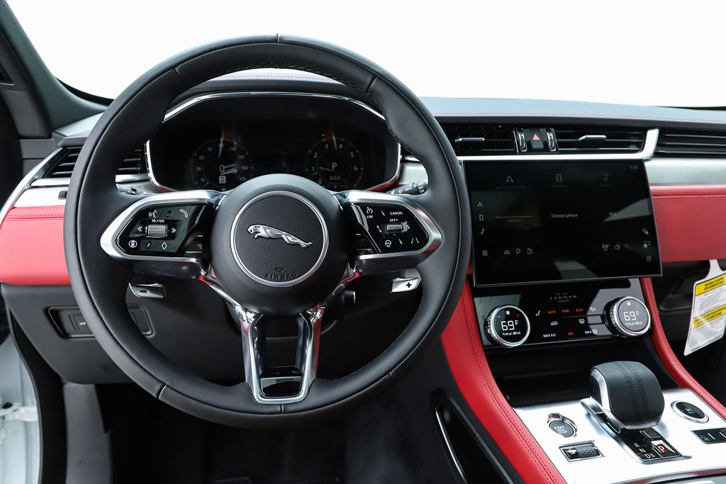 2026 Jaguar F-Pace R-Dynamic S - Photo 21