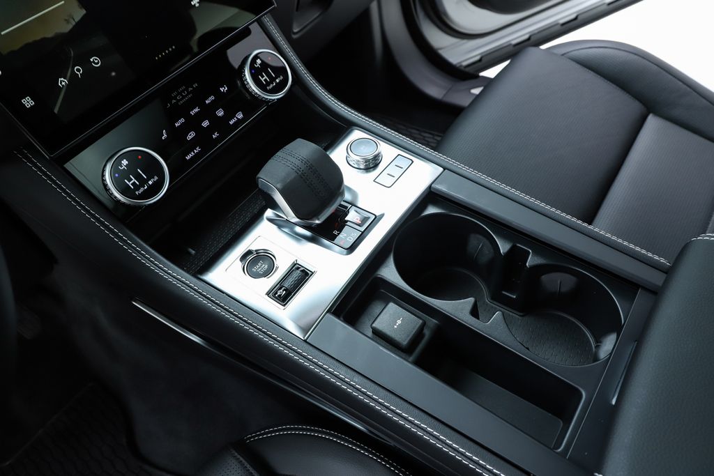 2026 Jaguar F-Pace R-Dynamic S - Photo 25