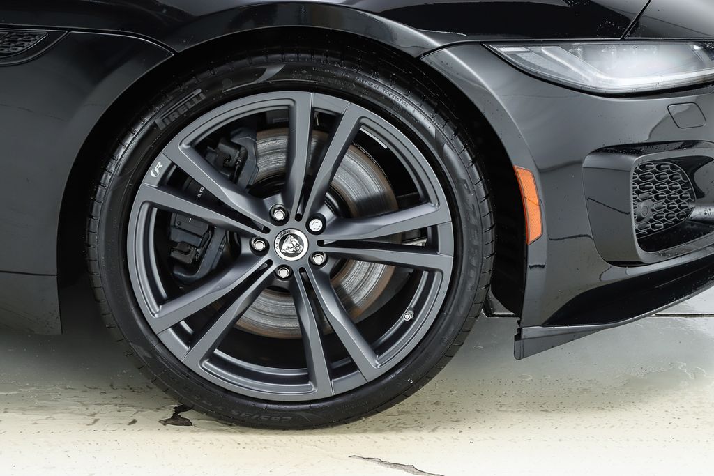 2024 Jaguar F-Type R75 - Photo 16