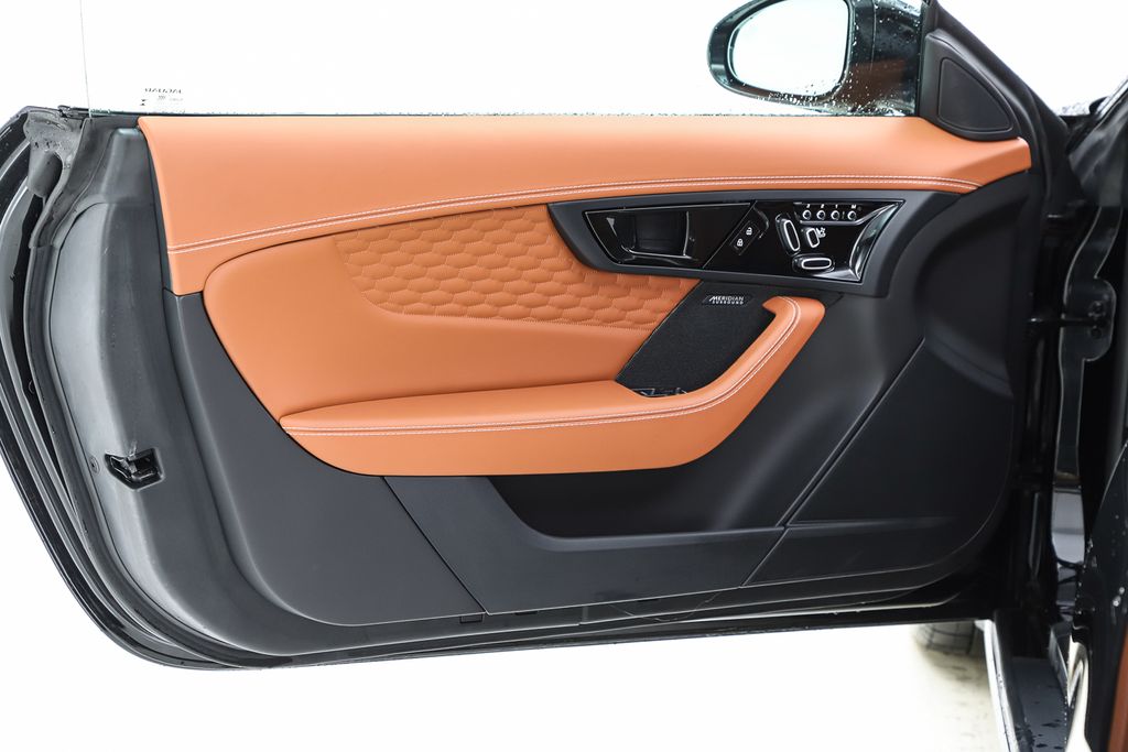 2024 Jaguar F-Type R75 - Photo 20