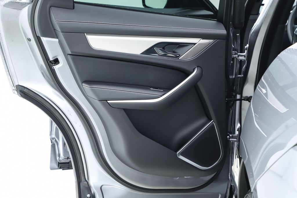 2026 Jaguar F-Pace R-Dynamic S - Photo 18