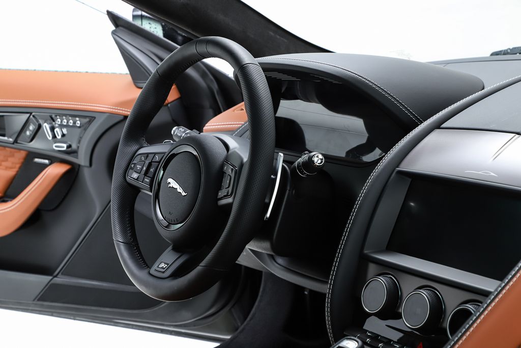 2024 Jaguar F-Type R75 - Photo 35