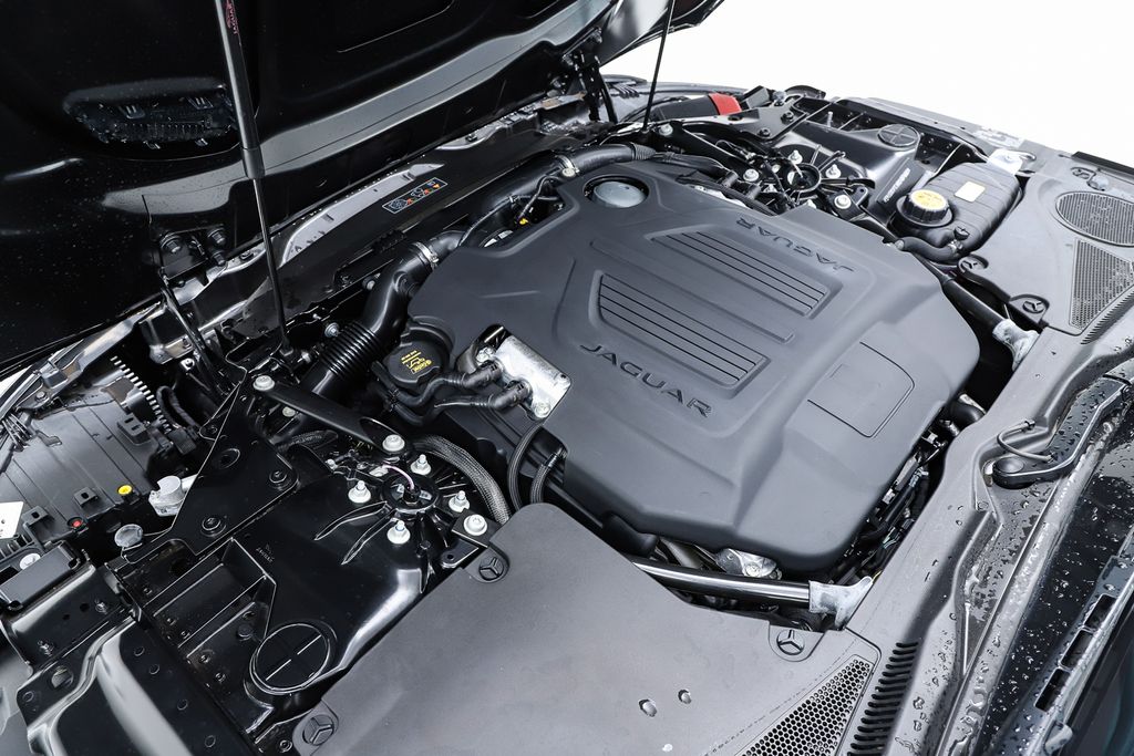 2024 Jaguar F-Type R75 - Photo 30