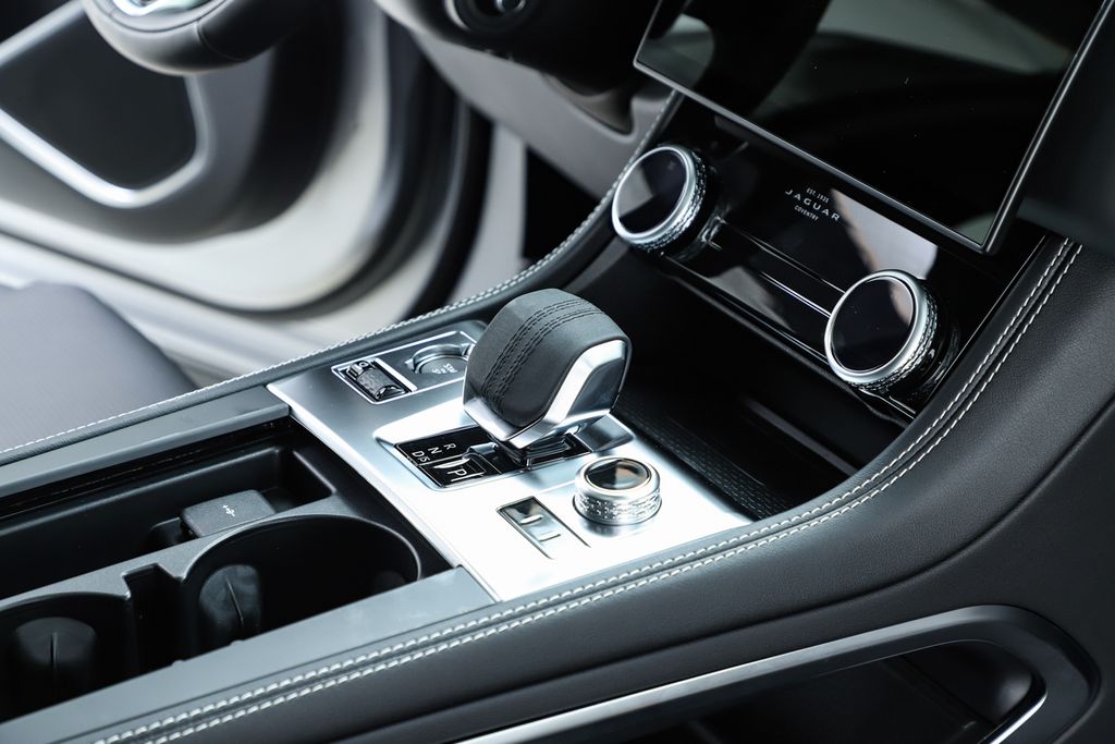2026 Jaguar F-Pace R-Dynamic S - Photo 35