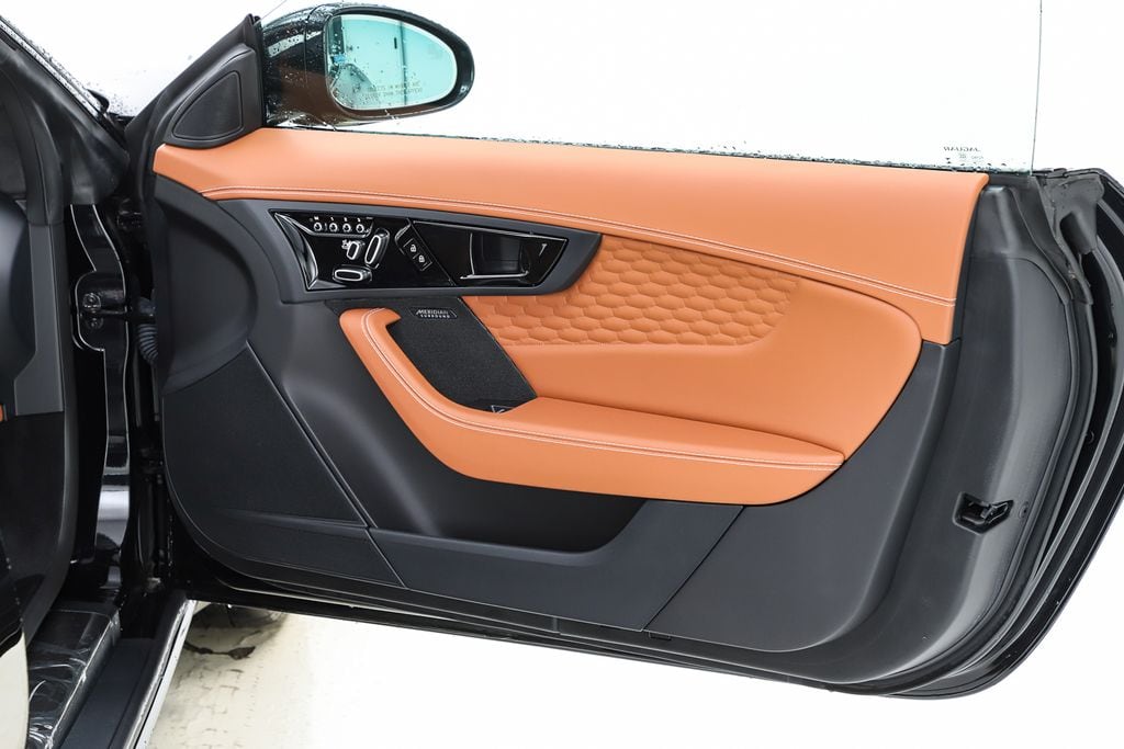 2024 Jaguar F-Type R75 - Photo 32
