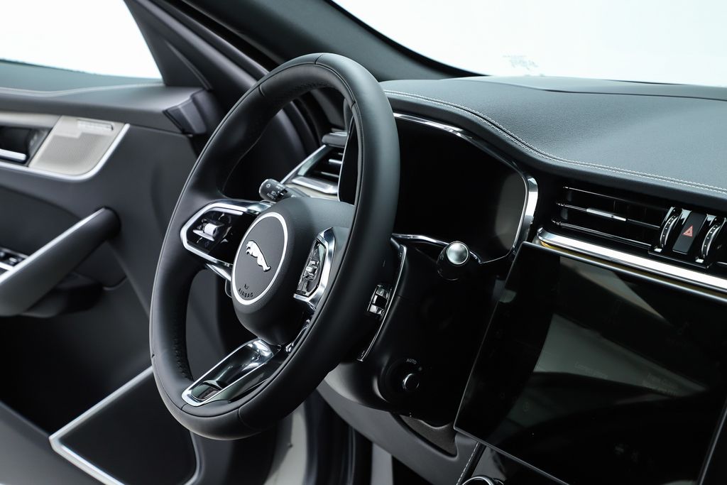 2026 Jaguar F-Pace R-Dynamic S - Photo 37