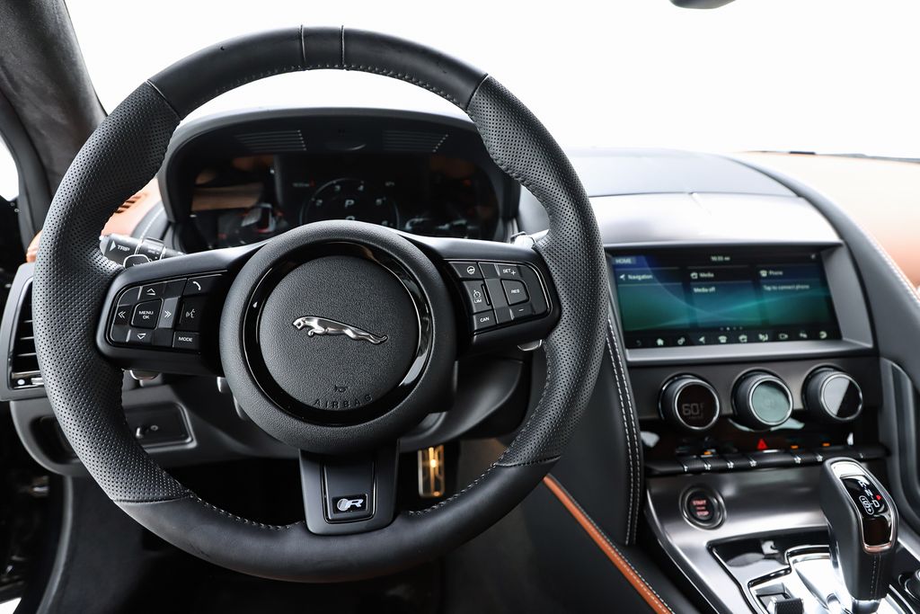 2024 Jaguar F-Type R75 - Photo 22