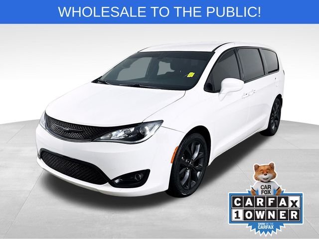 2020 Chrysler Pacifica Touring's photo