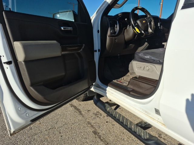 2020 Chevrolet Silverado 1500 LT photo 2
