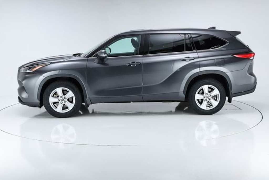 Used 2021 Toyota Highlander LE SUV